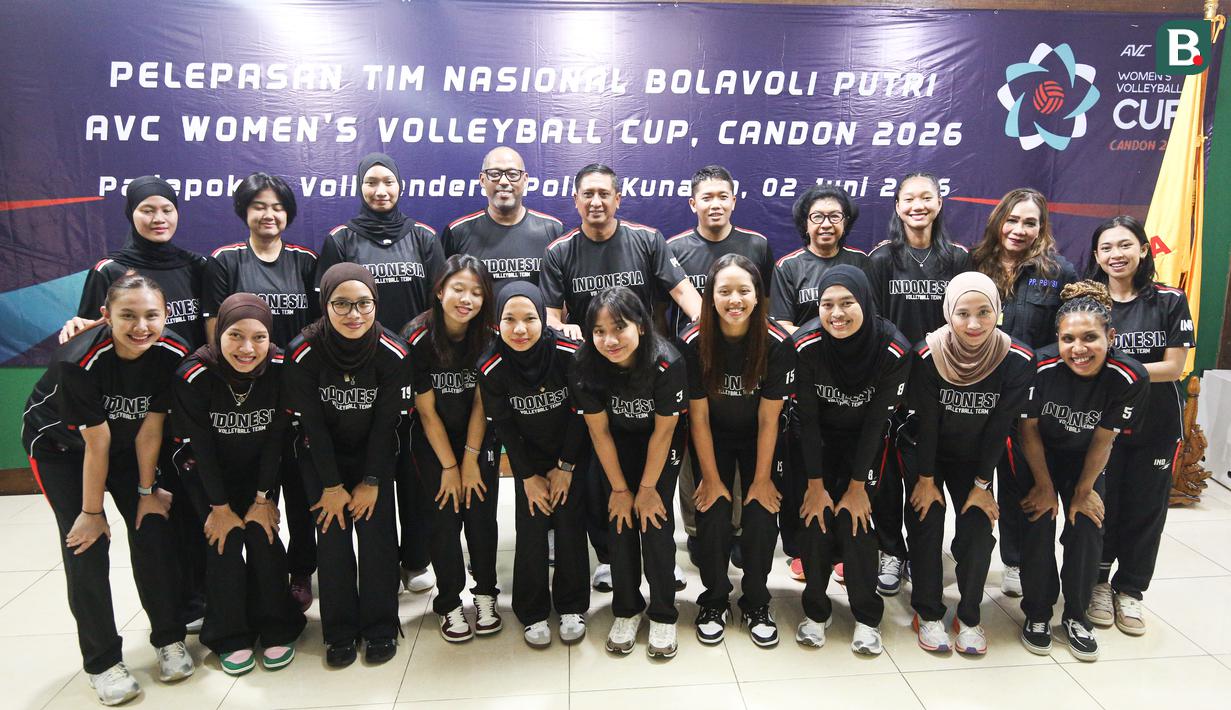 Para pemain Timnas Voli Indonesia pada upacara pelepasan untuk kejuaraan AVC Women's Volleyball Cup yang dilakukan di Padepokan Voli Jenderal Polisi Kunarto, Sentul, Selasa (2/6/2026).