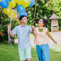 Tidak banyak undangan yang disebar. Kedua pasangan pemeran yang terlibat cinta lokasi itu hanya menyebar 200 lembar undangan. Sanak saudara kedua mempelai dan orang terdekat keduanya. (dok. Instagram)