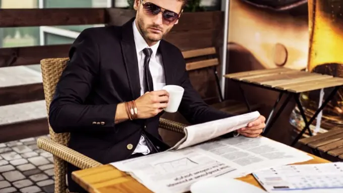 4 Gaya Berbusana Cowok Italia yang Bisa Dicoba oleh Semua Pria