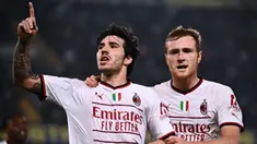 Meski Italia menjadi salah satu negara yang memiliki liga sepak bola terbaik di dunia, namun hal tersebut bukan menjadi halangan bagi para pemain asli Italia untuk merumput ke luar Italia, salah satunya di Liga Inggris. Dari beberapa pemain Italia yang berkiprah di Liga Inggris, ada 5 pemain yang menguasai daftar pemain termahal hingga saat ini. Berikut daftar kelimanya. (AFP/Marco Bertorello)