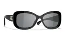 Dalam runway SS 2022 RTW, Chanel menafsirkan ulang bingkai sunglasses sebagai simbol tahun 90an, yang di musim ini tersedia dalam 2 versi grafis beraksen maskulin dan feminin. Foto: Document/Chanel.