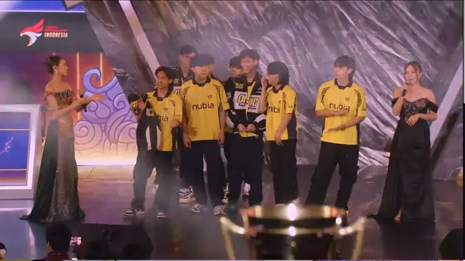 <p>Onic PH kalahkan RRQ Hoshi di Grand Final ESL Mobile Masters 2025. (Doc: MPL Indonesia | YouTube)</p>