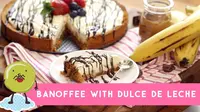 Ingin membuat menu dessert yang praktis dan cepat? Resep banofee pie dengan dulce de Leche dan buah pisang bisa menjadi pilihan. (Foto: Kokiku Tv)