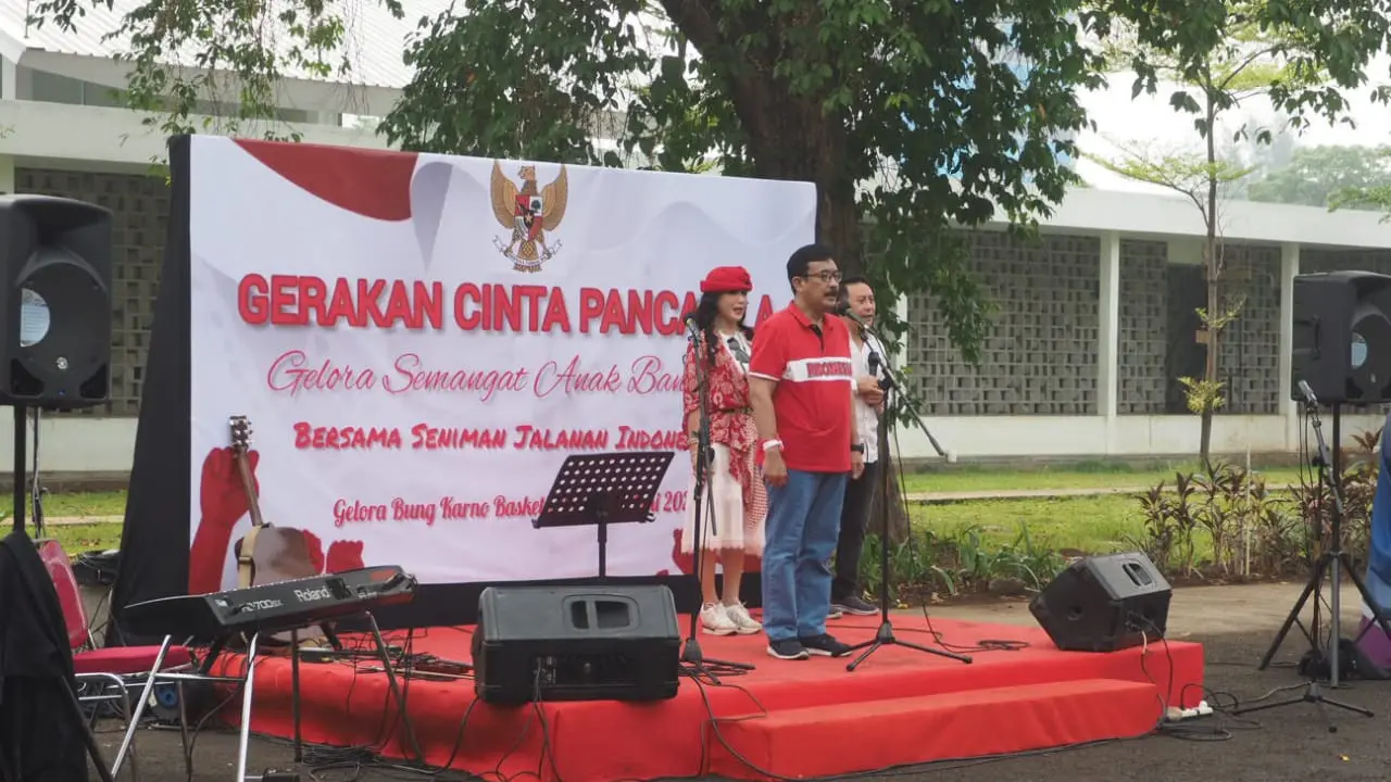 Sebanyak lebih dari 30 seniman jalanan berkumpul di pelataran parkir Basket Hall di Kompleks Gelora Bung Karno, Senayan Jakarta, Senin (1/6/2021).