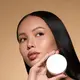 Soft blur look jadi tren, bedak tabur kembali jadi andalan (Buttonscarves Beauty)