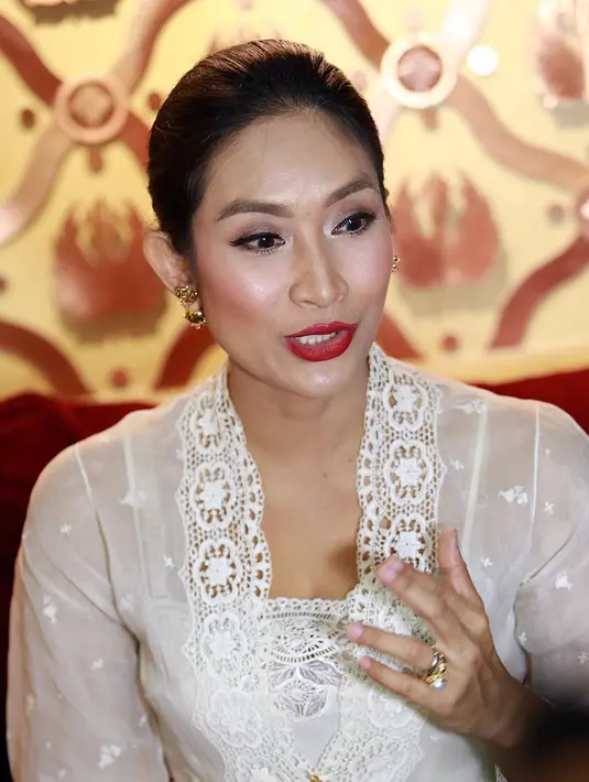 Melihat ritme kerja syuting striping sekarang ini, Happy Salma merasa tidak sanggup lagi untuk waktu lama. Tidak hanya fisik, tapi juga akan kesulitan dalam membagi waktu bersama dengan keluarga. (Deki Prayoga/Bintang.com)