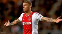 Everton Incar Pemain Belakang Ajax