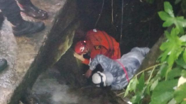 Pengendara Motor Terseret Arus Air di Tanah Sareal, Bogor