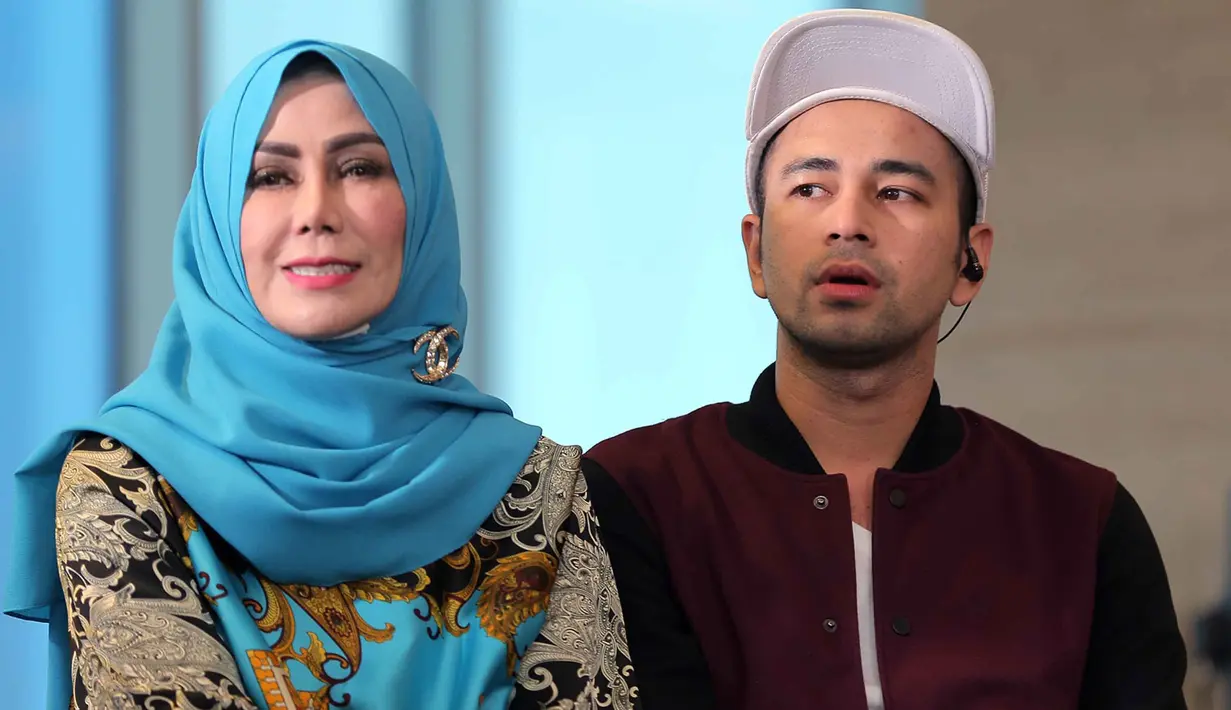 Beberapa bulan belakangan ini, kabar kurang mengenakkan selalu menggoyang rumah tangga Raffi Ahmad dan keluarganya. Kabar yang beredar sudah beberapa kali dibantah oleh kedua yang bersangkutan, baik Raffi maupun Ayu Ting Ting. (Deki Prayoga/Bintang.com)