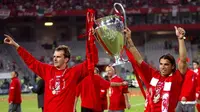 Dietmar Hamann bersama Milan Baros saat membawa Liverpool menjuarai Liga Champions pada 2005. (ESPN)