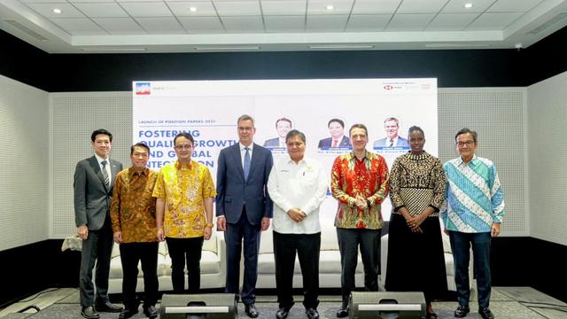 Menteri Koordinator Bidang Perekonomian Airlangga Hartarto dalam acara diskusi publik dan peluncuran EuroChamp Position Papers 2023, Kamis (6/4/2023)
