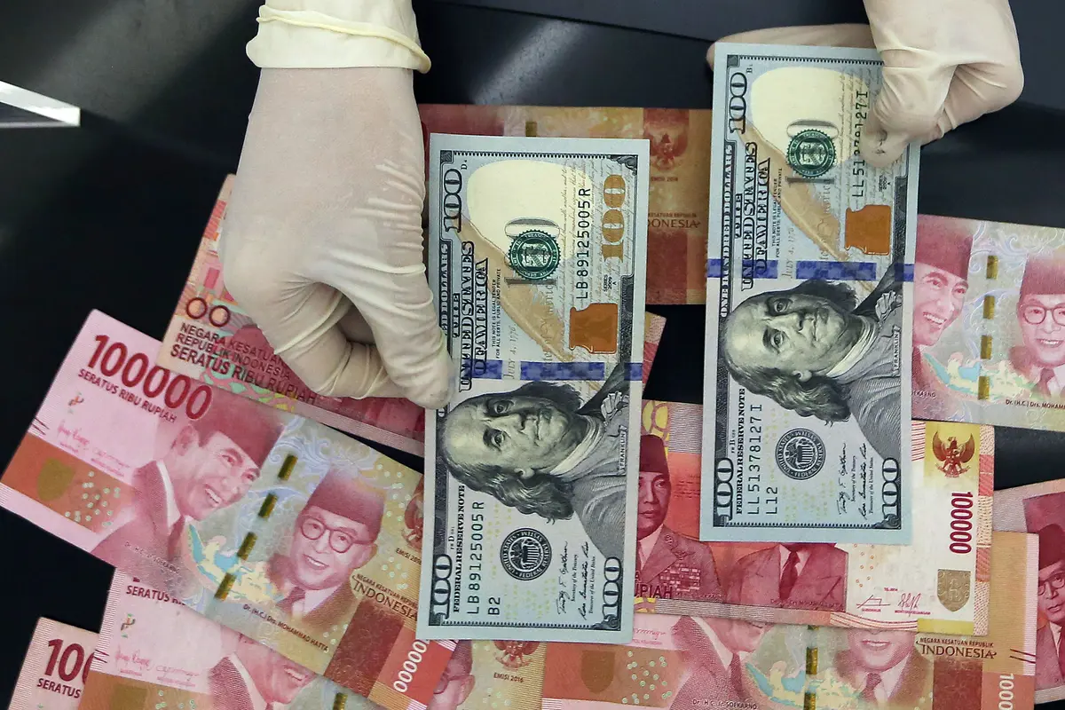 FOTO: Akhir Tahun, Nilai Tukar Rupiah Ditutup Menguat