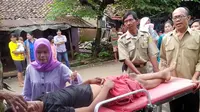 Deni dibawa ke RS Jiwa di Bogor (Liputan6.com/ Achmad Sudarno)