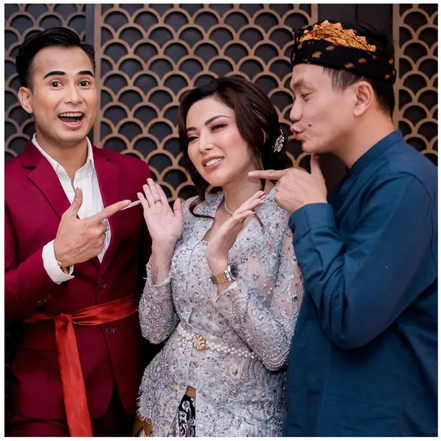 6 Potret Gaya Outfit Brokat Ayu Aulia, Lengkap dengan Perjalanan Spiritualnya