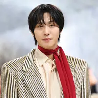 Debut Ahn Hyo Seop di Met Gala 2026. Photo by ANGELA WEISS / AFP