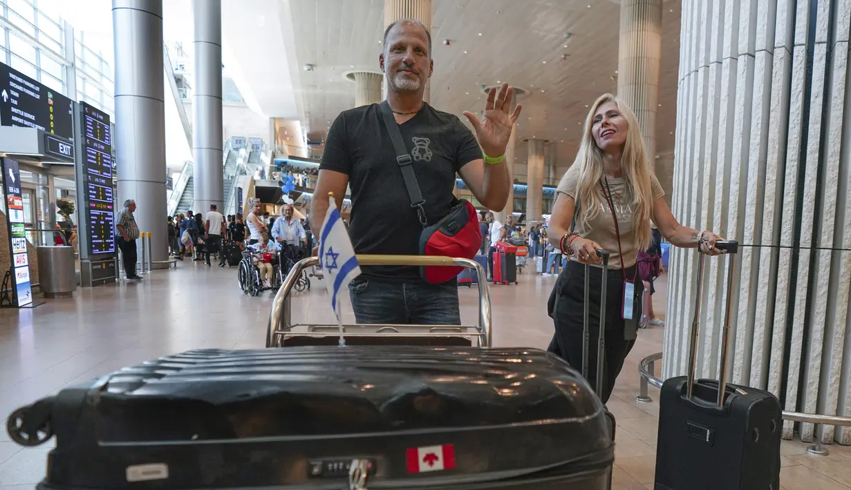 Media Israel melaporkan penerbangan Air Seychelles membawa 128 penumpang terpaksa mendarat Senin karena gangguan listrik. (AP Photo/Tsafrir Abayov)