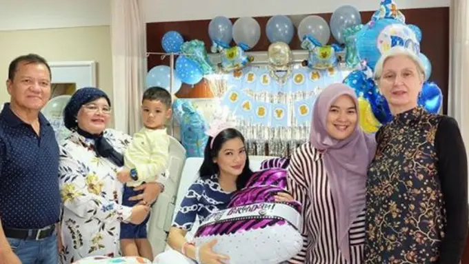 [Bintang] Titi Kamal