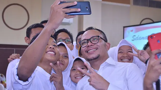 Menaker dan Para Pelajar.
