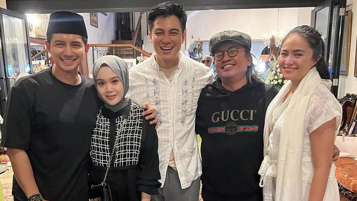 Momen Chand Kelvin Hadiri Pengajian 7 Harian Ayah Baim Wong, Ajak Sang Istri