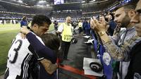 Reaksi Dani Alves usai Juventus kalah 1-4 dari Real Marid pada final Liga Champions 2016/2017. (ADRIAN DENNIS / AFP)