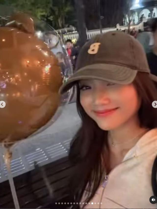 7 Potret Fuji An Liburan di Jogja, Coba Lewati Pohon Beringin Kembar di Alun-Alun