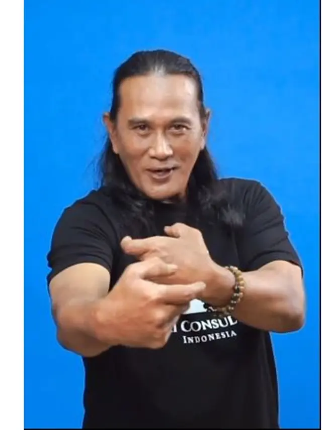 6 Potret Ken Ken Wiro Sableng yang Kini Jadi Petani, Pilih Tinggal di Kaki Gunung