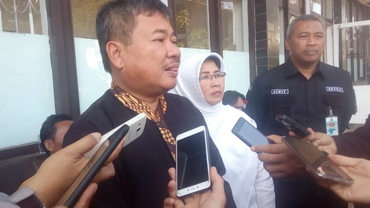 Bupati Garut Rudy Gunawan saat penyambutan korban gempa Donggala-Palu di Garut