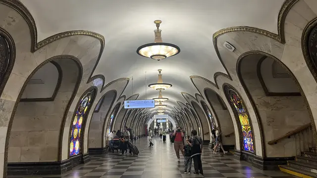Stasiun metro Novoslobodskaya di Moskow, Rusia.