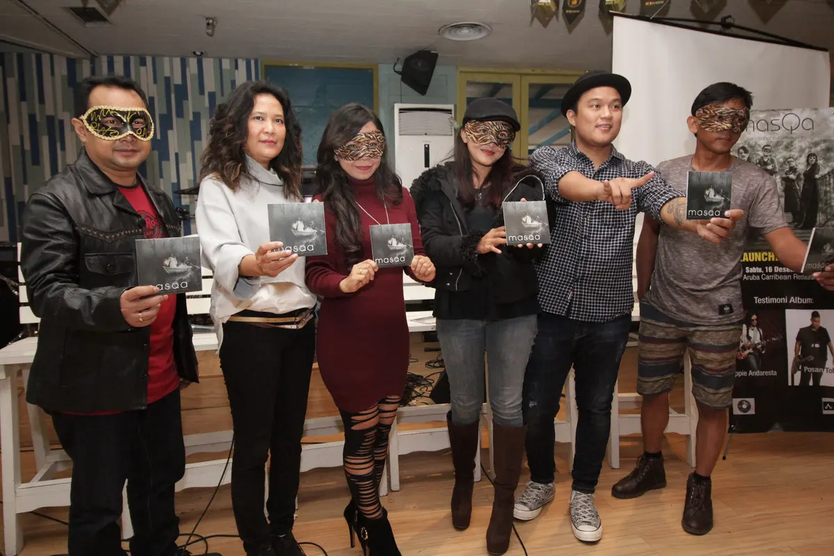 Grup band Masqa dinilai unik, tak cuma soal karya namun juga penampilan.