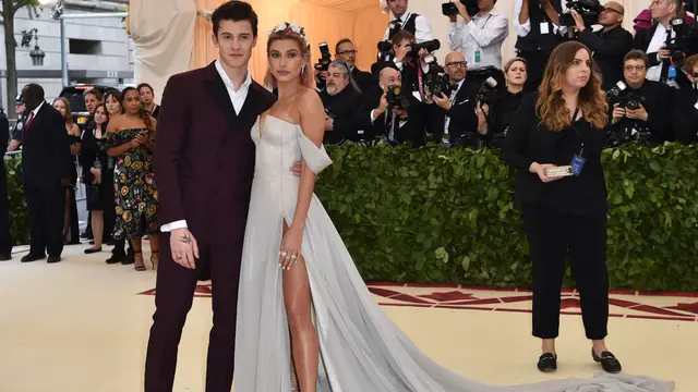 [Bintang] Shawn Mendes - Hailey Baldwin