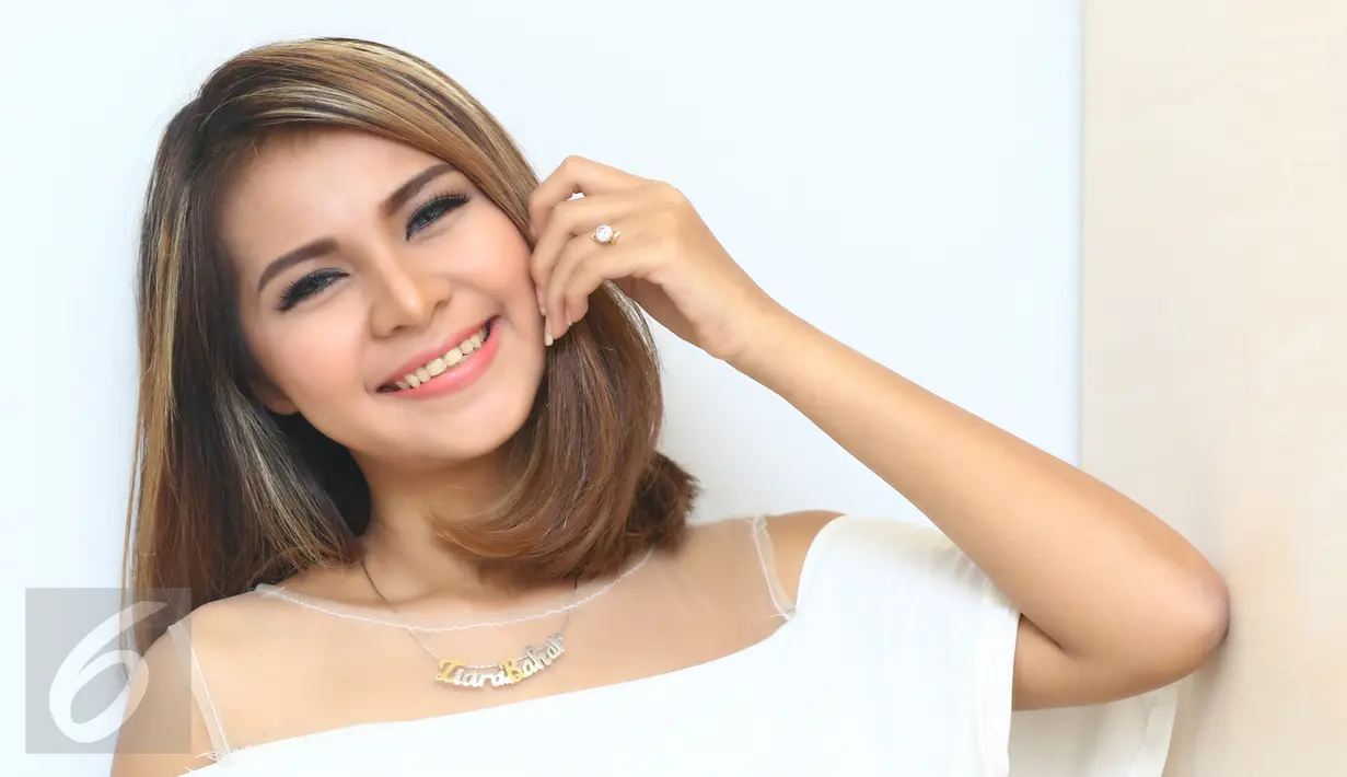 Tiara Bahar adalah penyanyi cilik tahun 2008. Album perdananya bertajuk "Calon Si Ratu Dangdut". Foto diambil pada Jumat (11/12/2015). (Liputan6.com/Yudha Gunawan)
