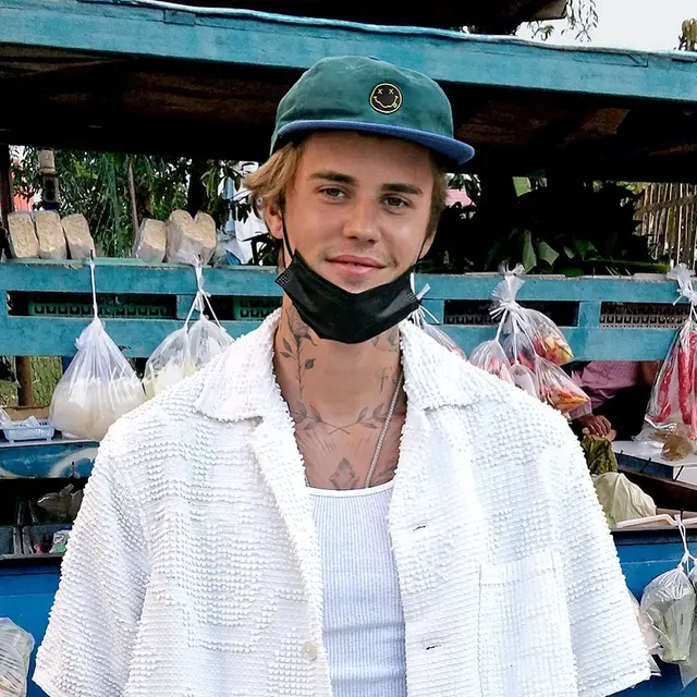 6 Editan Foto Justin Bieber Jika Kerja di Indonesia Ini Kocak, Bikin Ngakak