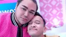 Ruben Onsu dan Ivan Gunawan memang pasangan sahabat yang selalu tampil kompak, walaupun keduanya termasuk orang yang jahil. (Foto: instagram.com/ruben_onsu)