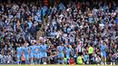 <p>Kemenangan 5-0 Manchester City tersebut berhasil menjauhkan jarak poin dari Liverpool yang ditahan imbang oleh Tottenham dengan skor 1-1. Kini, The Cityzens unggul tiga poin dari The Reds. (AFP/Paul Ellis)</p>