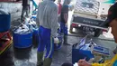 Ikan-ikan hasil tangkapan Nelayan siap untuk ditimbang dan didistribusikan, Jakarta, Kamis (28/8/2014) (Liputan6.com/Faizal Fanani)