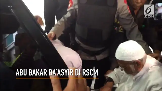 Terpidana terorisme Abu Bakar Baasyir tiba di Rumah Sakit Cipto Mangunkusumo (RSCM), Salemba, Jakarta Pusat.