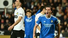 Bek Real Madrid, Alvaro Carreras, menyumbangkan satu gol saat timnya menang 2-0 atas Valencia pada laga pekan ke-23 La Liga di Estadio de Mestalla, Senin (09/02/2026) dini hari WIB. (AFP/Jose Jordan)