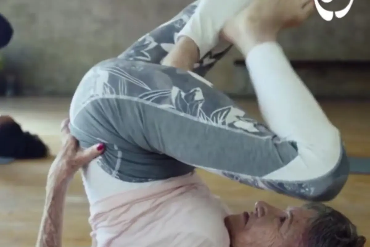 [Bintang] Perkenalkan Tao Porchon, Guru Yoga Tertua di Dunia!