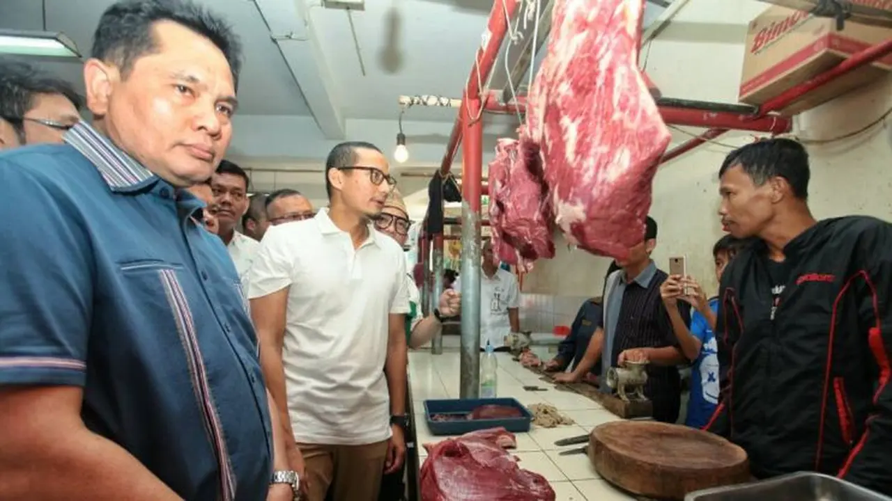 Wagub terpilih DKI Jakarta, Sandiaga Uno mengunjungi Pasar Cipete Selatan, Jalan Pangeran Antasari, Cipete, Cilandak, Jakarta Selatan, (Selasa, 20/6/2017).