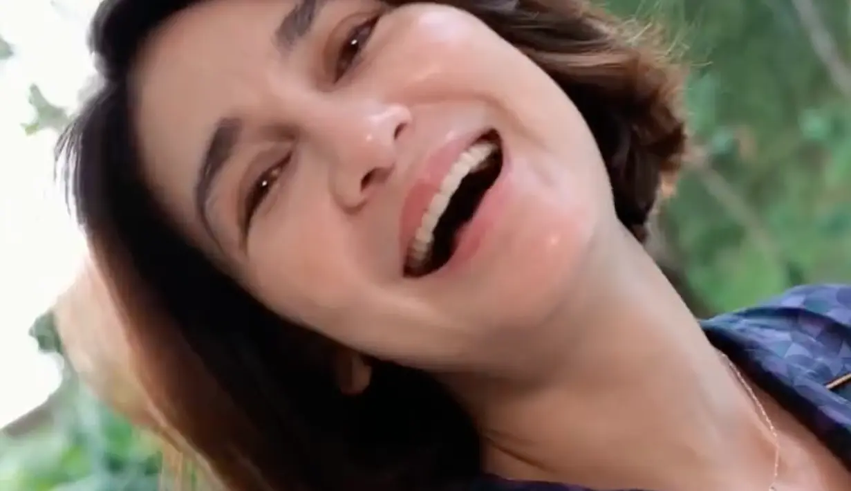 Luna Maya mengakhiri 2025 dengan memangkas rambut menjadi sangat pendek. Selain ngaku untuk buang sial, bagi Luna Maya rambut pendek bebas ribet. (Foto: Dok. Instagram @lunamaya)