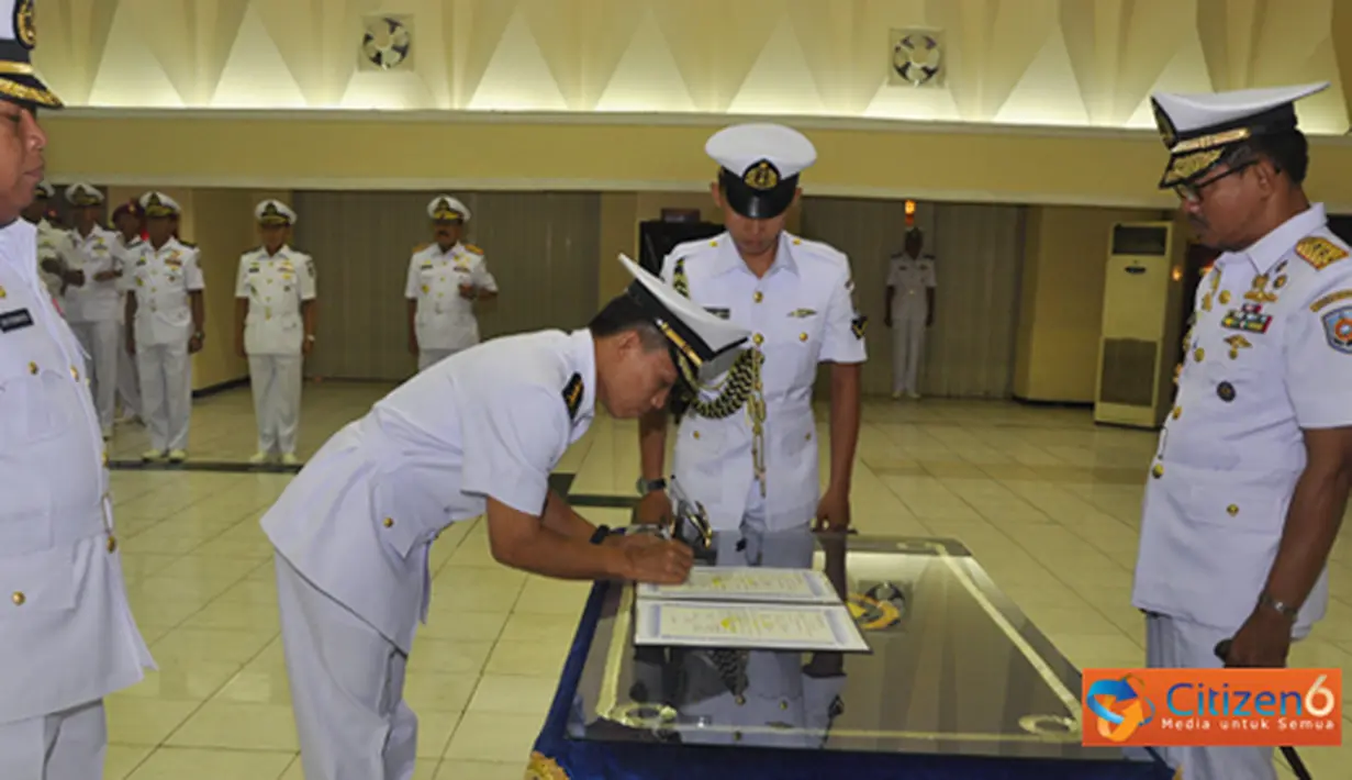 Citizen6, Surabaya: Setijab dipimpin langsung Komandan Kobandikal Laksda TNI Sadiman, di gedung RE. Martadinata, Bumimoro, Surabaya, Senin (12/12). (Pengirim: Penkobangdikal)