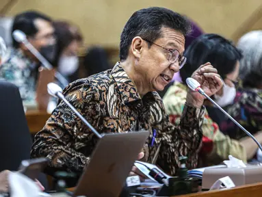 Menteri Kesehatan Budi Gunadi Sadikin mengikuti rapat kerja dengan Komisi IX DPR di kompleks Parlemen, Senayan, Jakarta, Selasa (28/3/2023). (Liputan6.com/Faizal Fanani)