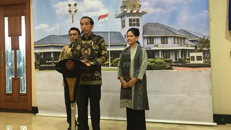 Presiden Jokowi bersama Ibu Negara Iriana bertolak ke Singapura.