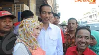 Gubernur DKI Jakarta itu blusukan di beberapa pasar kawasan Serang, Banten. Kedatangan Jokowi pun mengundang antusias pedagang dan warga sekitar lokasi pasar (Liputan6.com/Herman Zakharia)