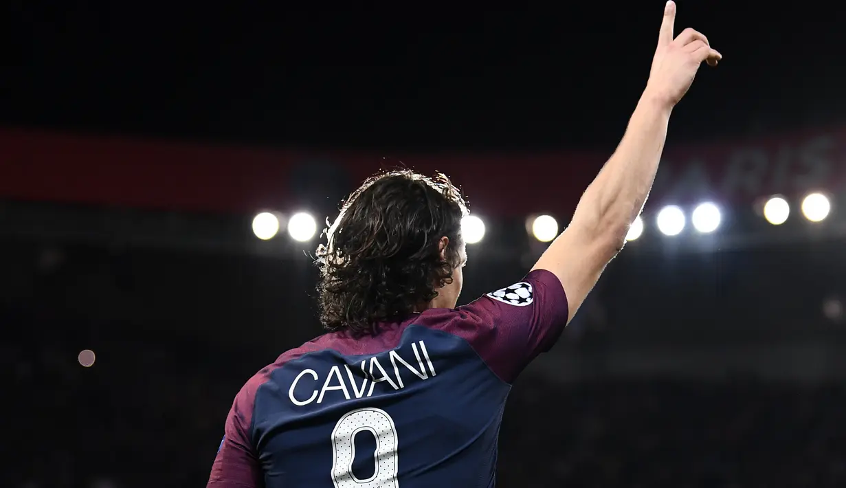 Gaya Edinson Cavani usai membobol gawang Celtic pada laga grup B Liga Champions di Parc des Princes stadium, Paris, (22/11/2017). PSG menang telak 7-0. (AFP/Franck Fife)