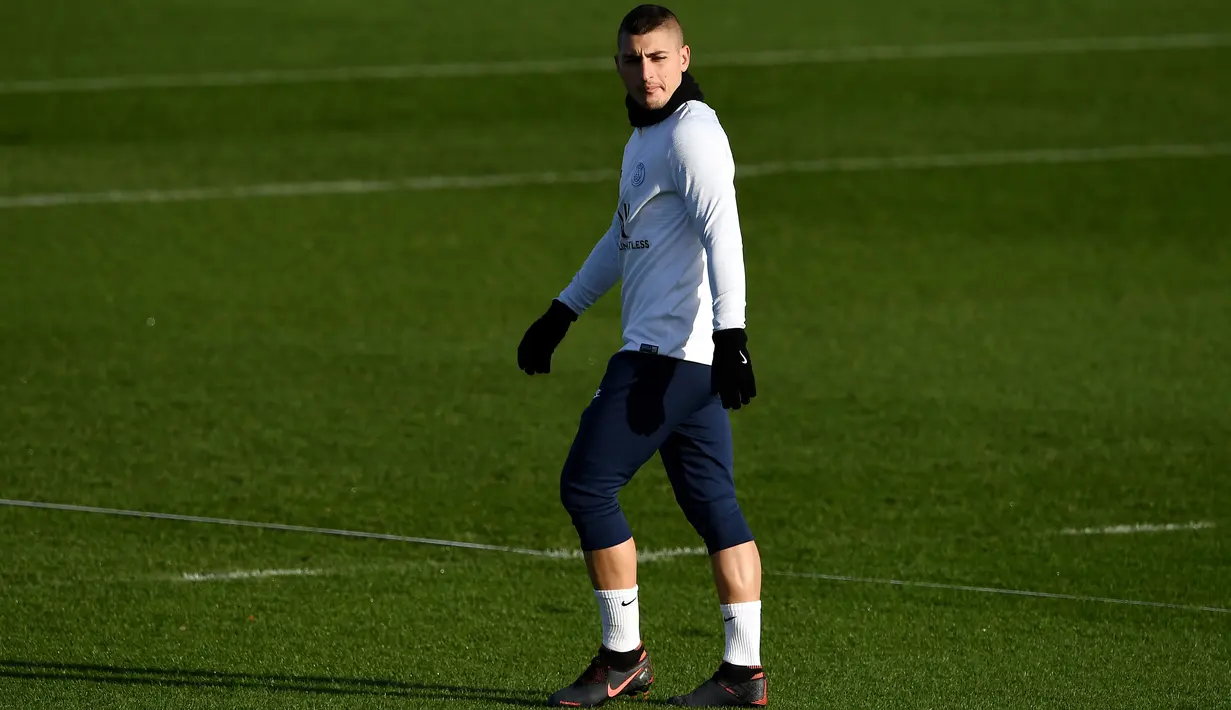 Gelandang Paris Saint-Germain (PSG), Marco Verratti mengikuti sesi latihan tim di Saint-Germain-en-Laye (10/12/2019). PSG akan bertanding melawan wakil Turki, Galatasaray pada Grup A Liga Champions di Parc des Princes. (AFP/Franck Fife)