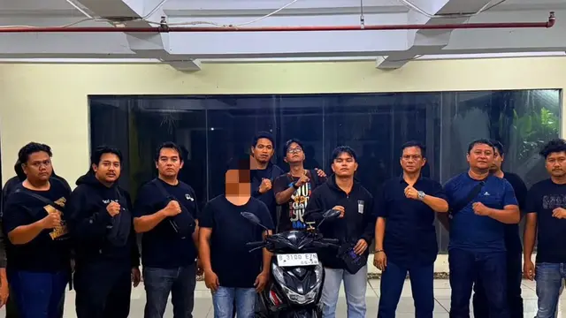 Resmob Polres Metro Depok saat mengamankan tersangka penghadangan dan pengrusakan ambulance di wilayah Depok. (Istimewa)