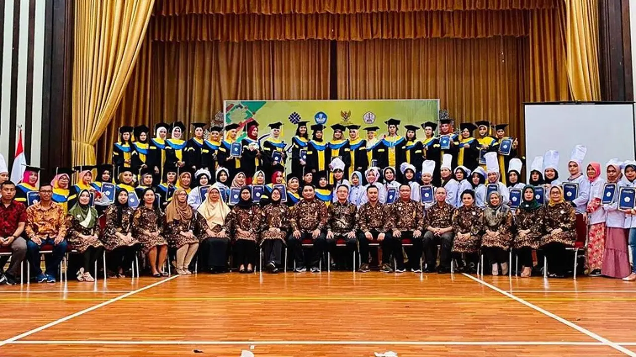 Acara kelulusan para Buruh Migran Indonesia (BMI) pada pelatihan khusus di KBRI Singapura.