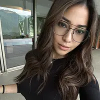 Nikita Willy pakai kacamata (Instagram/nikkitawillyofficial94)