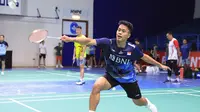 Tunggal putra Indonesia&nbsp;Anthony Sinisuka Ginting berlatih di Sheikh Rashid Bin Hamdan Indoor Hall, Al Nasr Club, Minggu (23/4/2023) siang, jelang bergulirnya turnamen Badminton Asia Championships 2023. (fot: PBSI)